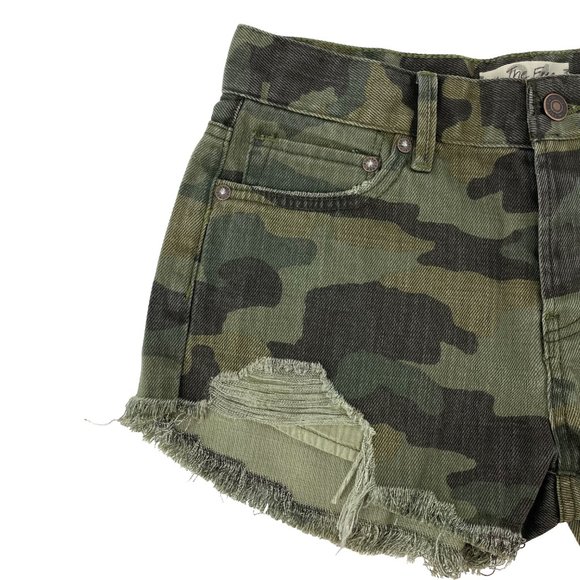 FREE PEOPLE We the Free Camo Combo Distressed Raw Hem Cutoffs Size 24 - Picture 3 of 14